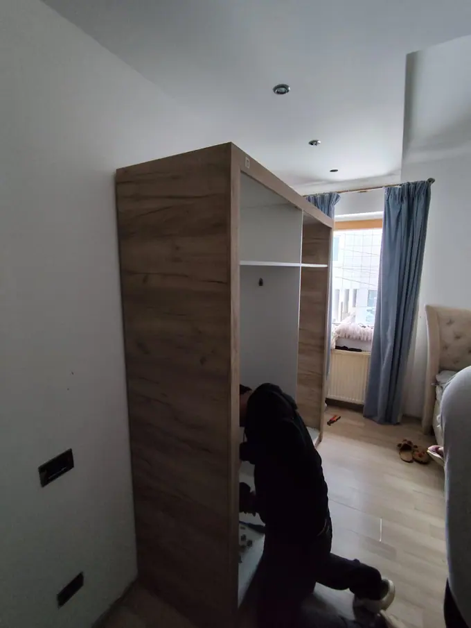 Mobilier în timpul pregătirii unei mutări în locuință